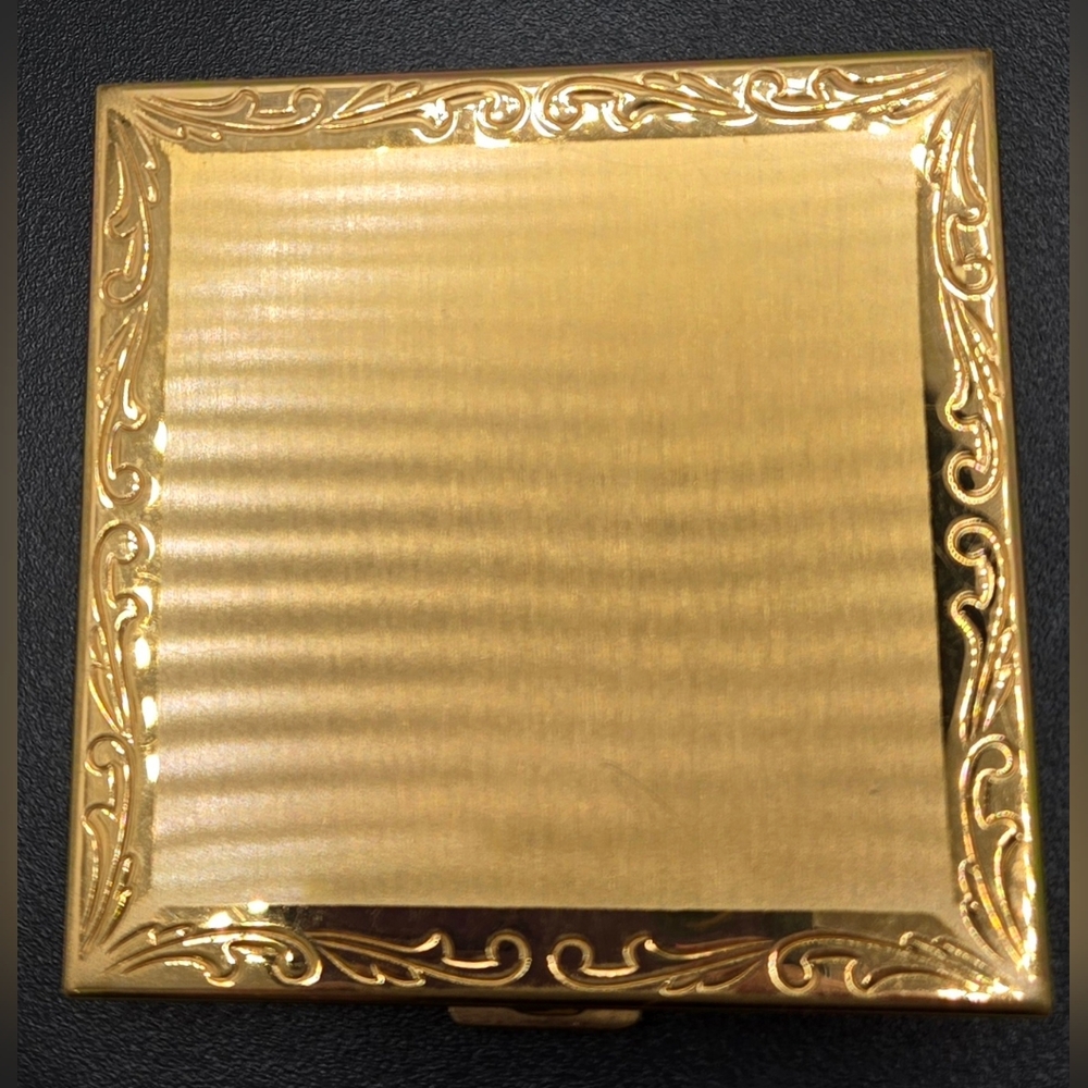 Volupte Gold Tone Compact Vintage Measures 3" Square EUC